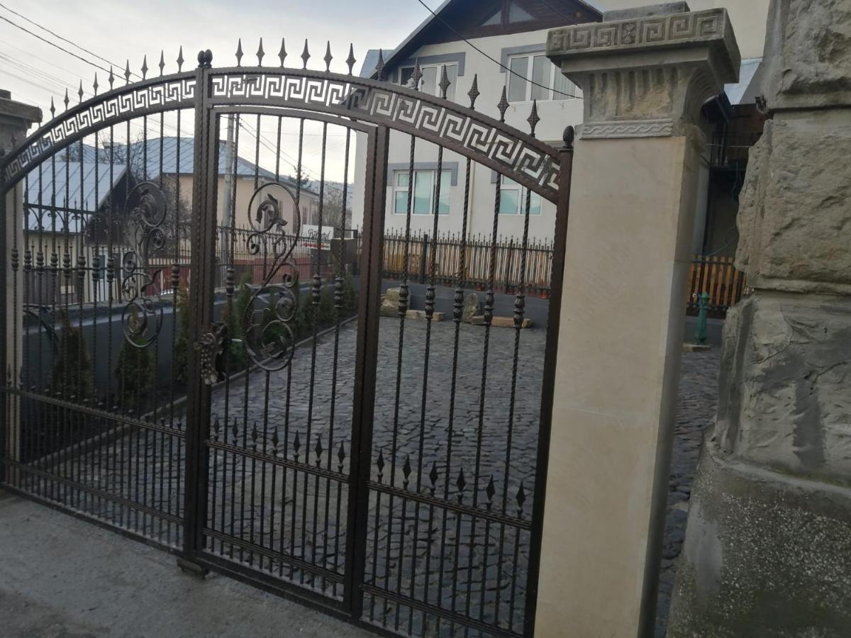 Hotel Casa Continentelor Câmpulung Zewnętrze zdjęcie