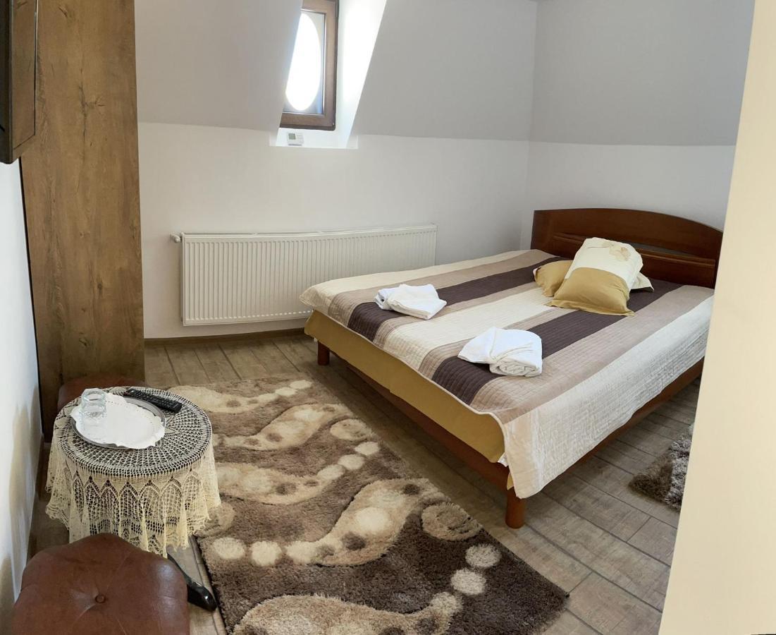 Hotel Casa Continentelor Câmpulung Zewnętrze zdjęcie