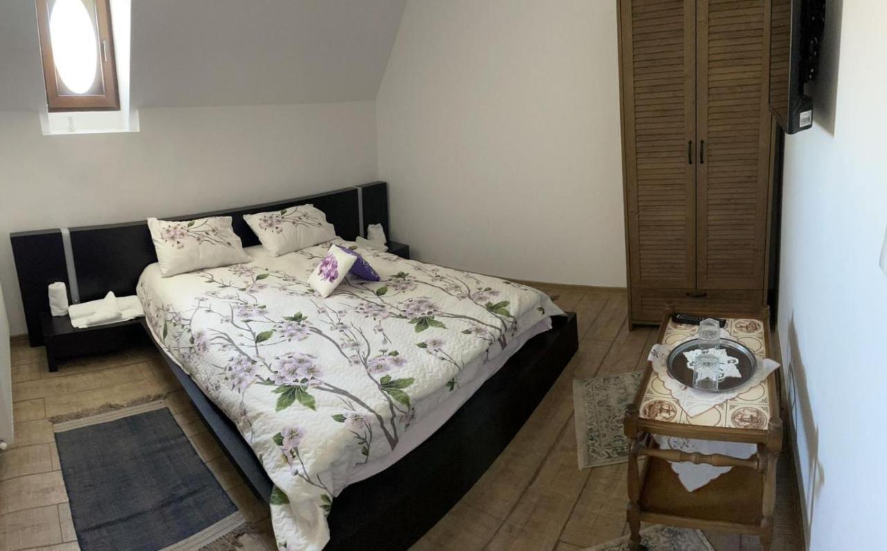 Hotel Casa Continentelor Câmpulung Zewnętrze zdjęcie