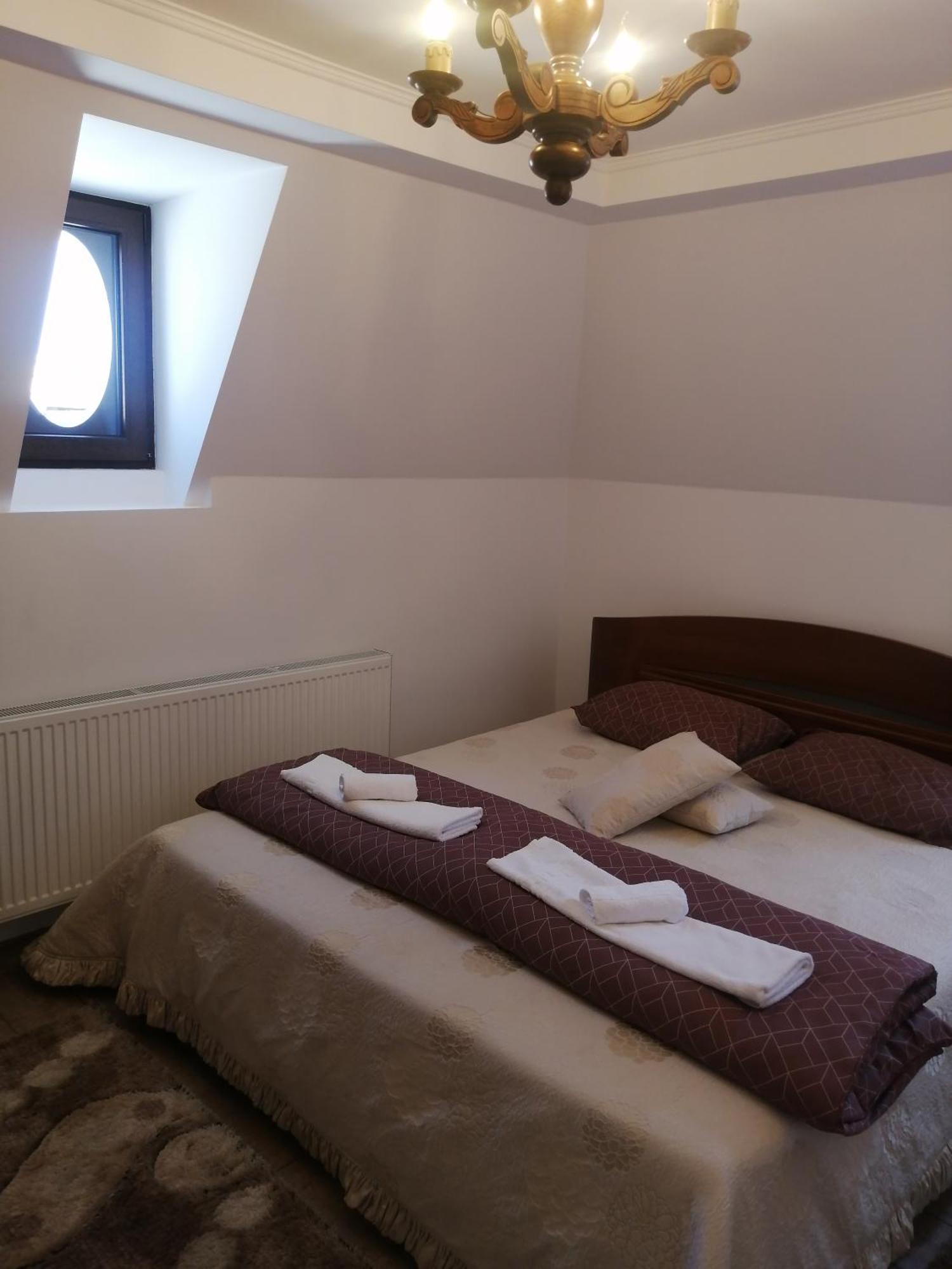 Hotel Casa Continentelor Câmpulung Zewnętrze zdjęcie