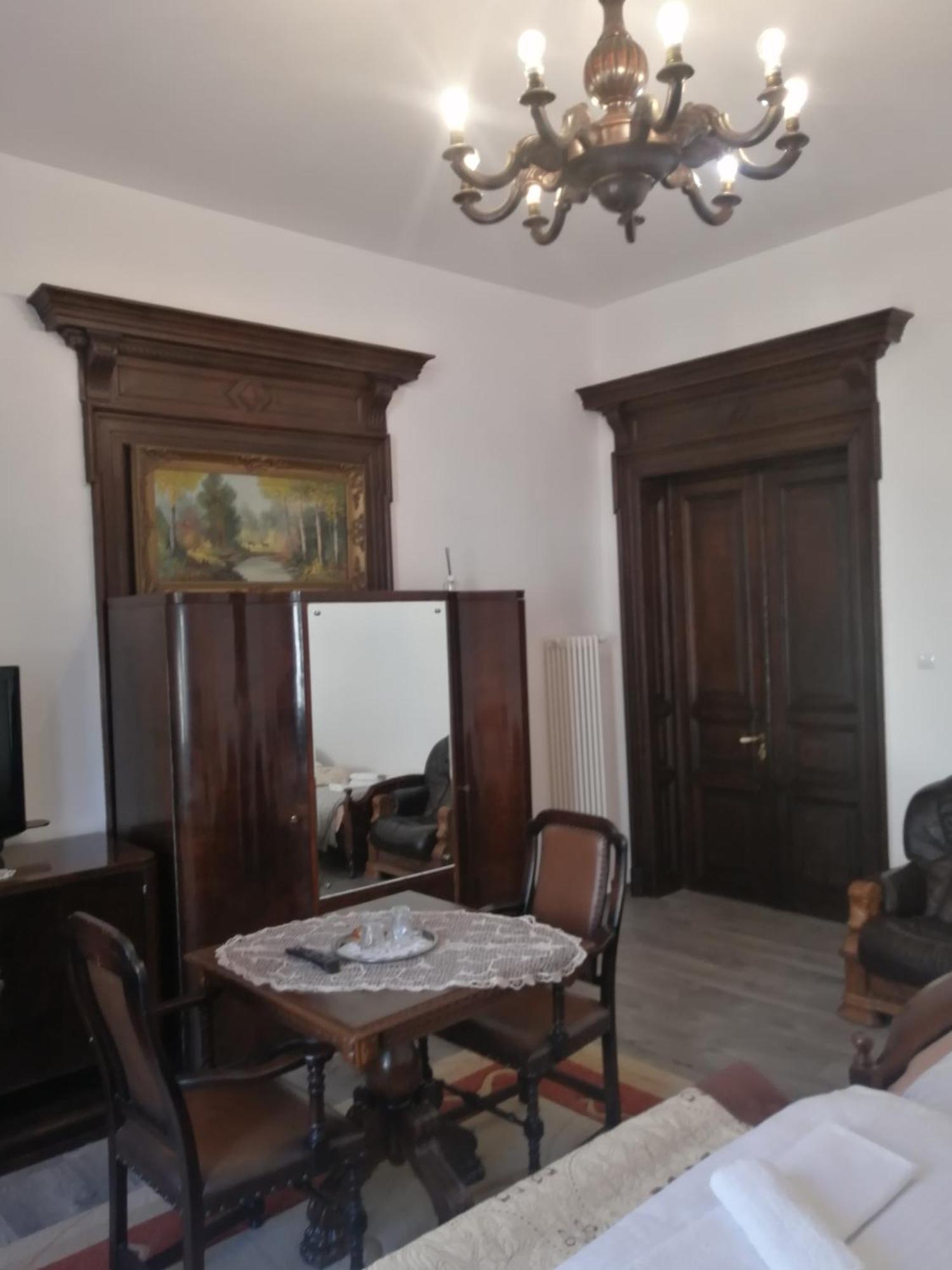 Hotel Casa Continentelor Câmpulung Zewnętrze zdjęcie