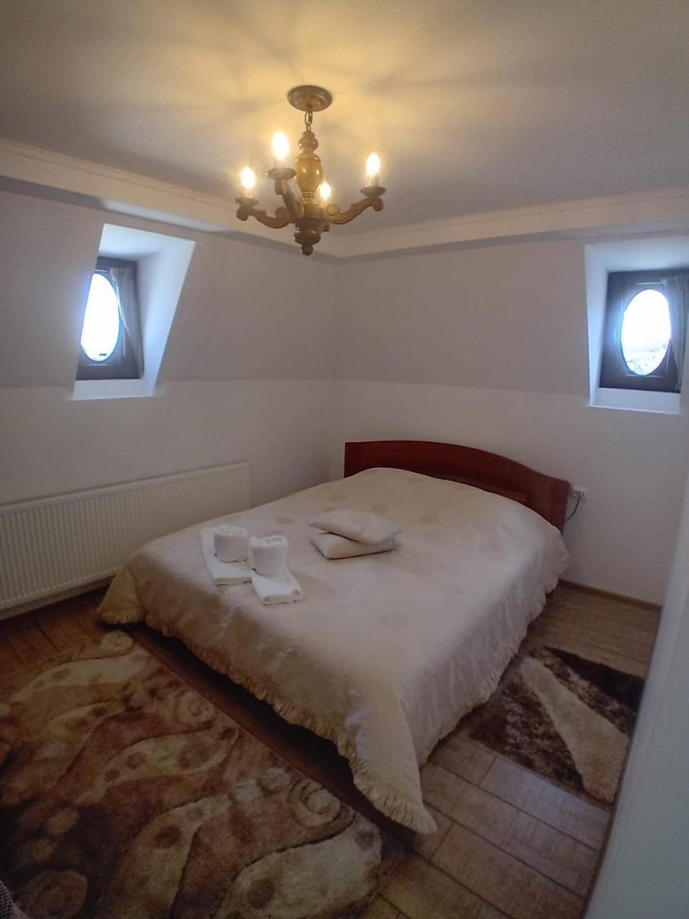 Hotel Casa Continentelor Câmpulung Zewnętrze zdjęcie