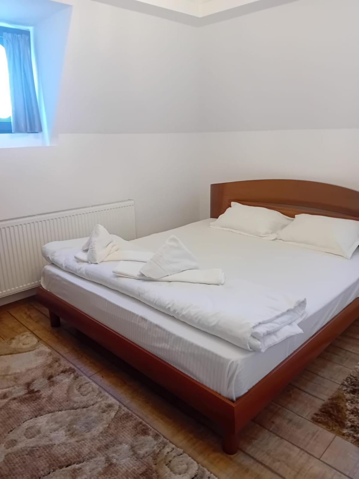Hotel Casa Continentelor Câmpulung Zewnętrze zdjęcie