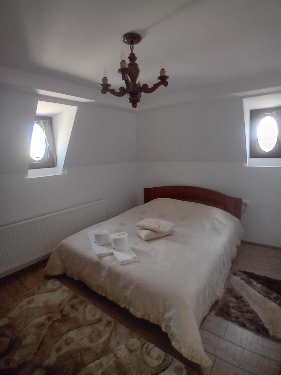 Hotel Casa Continentelor Câmpulung Zewnętrze zdjęcie