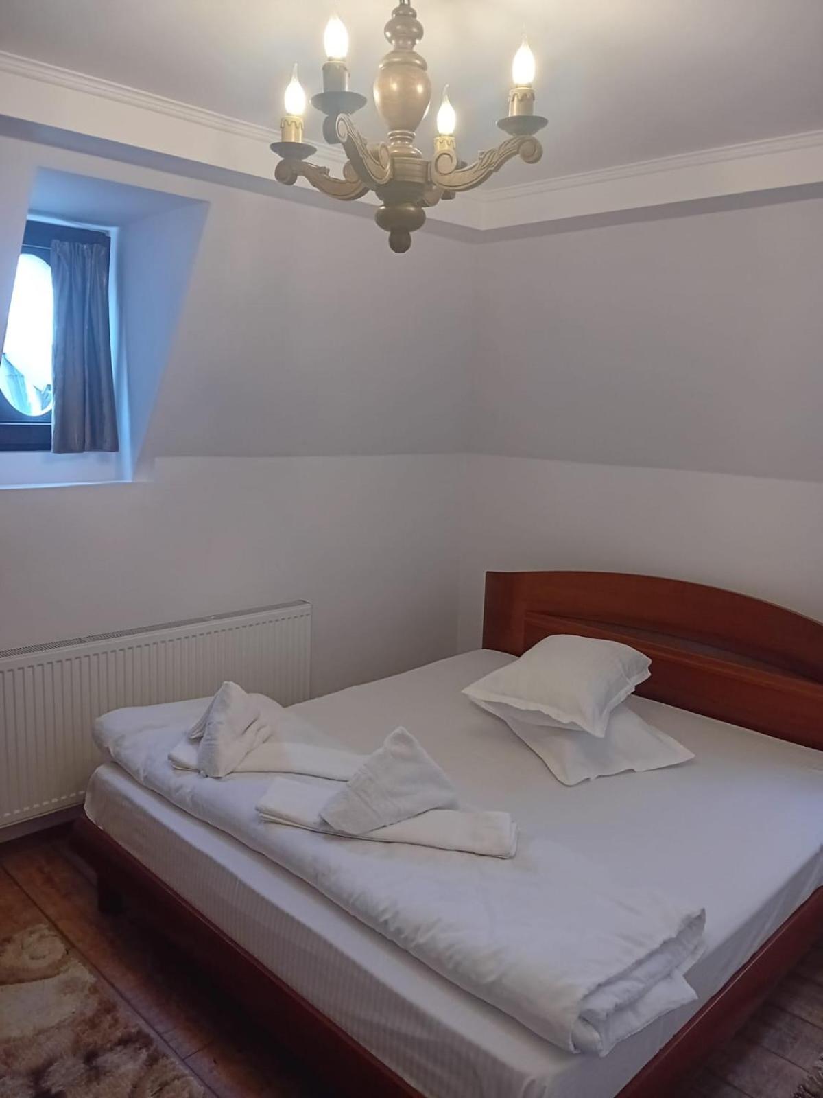 Hotel Casa Continentelor Câmpulung Zewnętrze zdjęcie